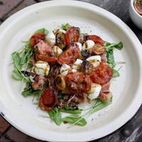 Bocconcino Arrivata con tomate seco y albahaca