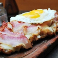 Panceta y Huevo Mila