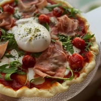 RÚCULA CON BURRATA