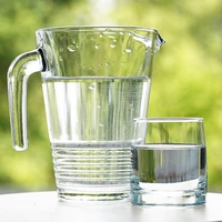 Agua sin gas