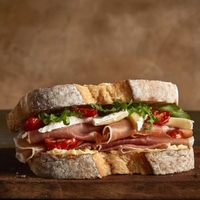 Rucula y Crudo Pan Ciabatta