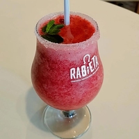 Limonada de frutos rojos
