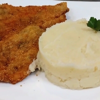 milanesa de pollo´napolitana (con pure,fritas o ensalada)