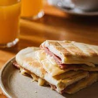 Jugo de naranja + tostado árabe