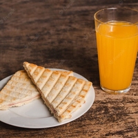Jugo de naranja + tostado de miga x3