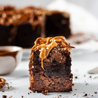 Brownie con dulce de leche