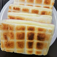 Tostado de jamón y queso x3 en pan de miga