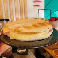 Tostado pan árabe simple