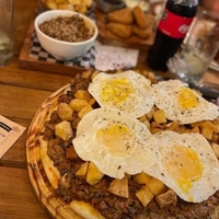 Huevos y papas fritas