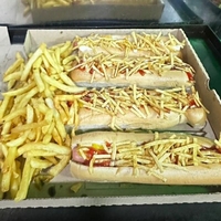4 super panchos clásicos + papas fritas